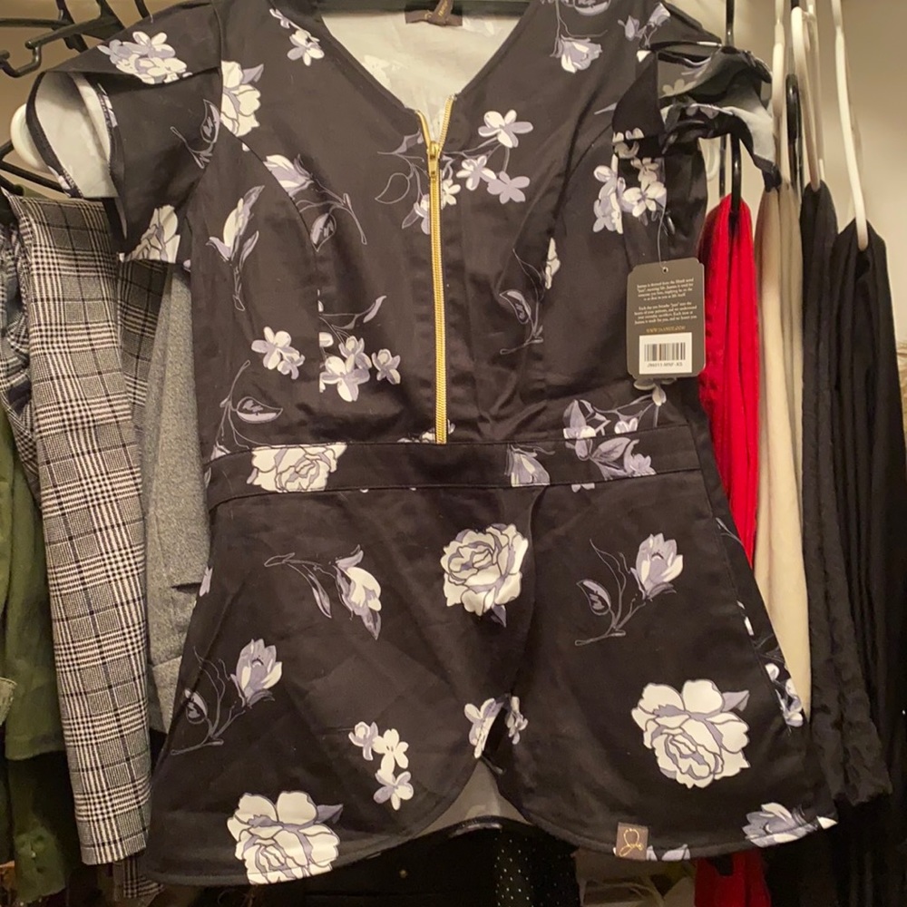 Brand New Jaanuu Scrub top